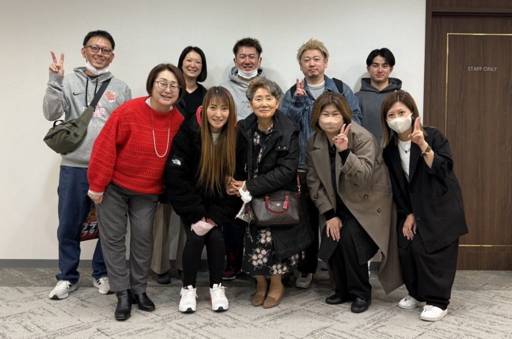 川上スクールジャパンの講師陣集合写真